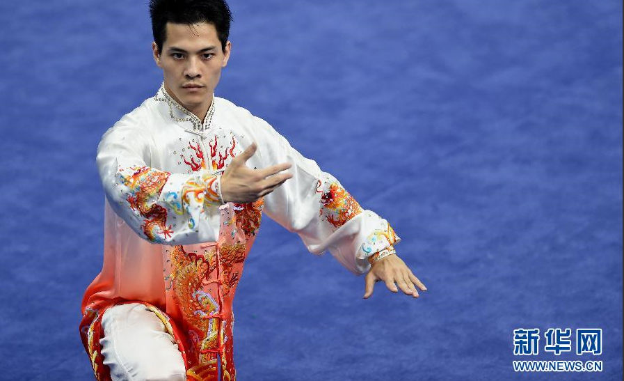 中国选手陈洲理获得男子太极拳/太极剑全能比赛冠军 （组图）