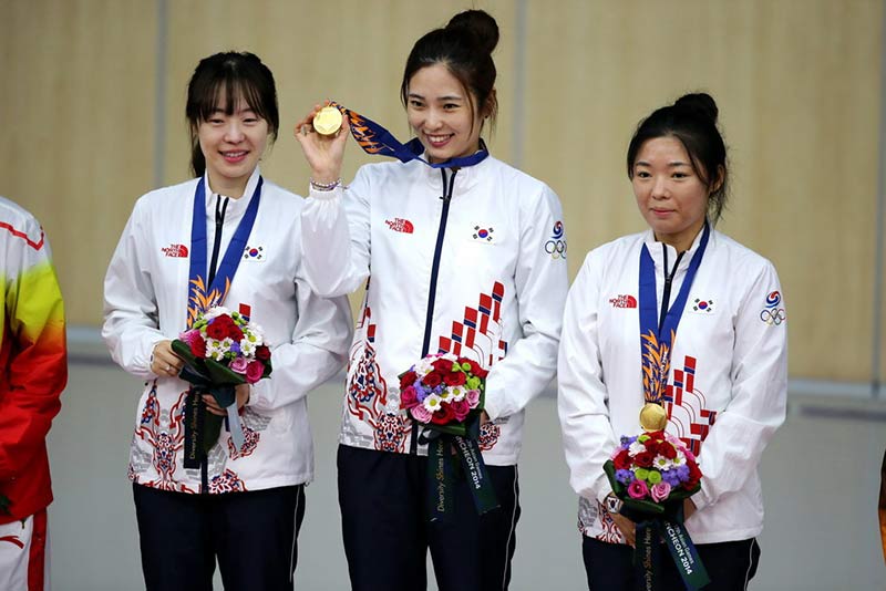 女子50米步枪卧射团体赛 中国获亚军（组图）