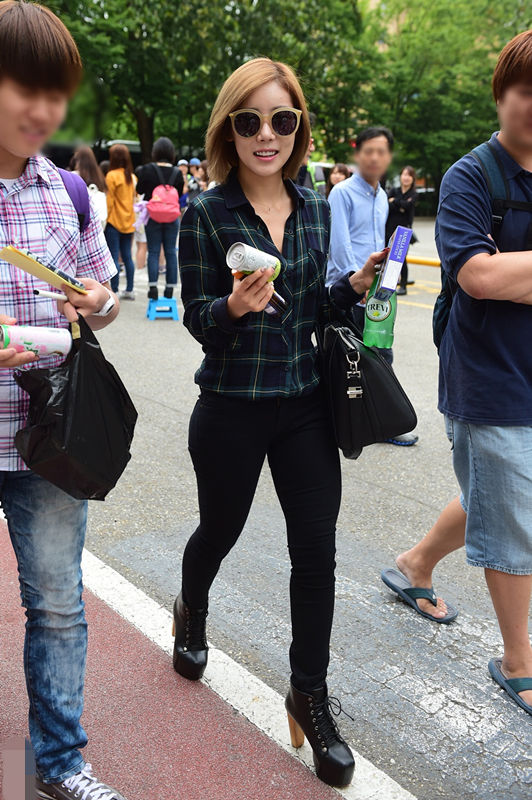 黑色紧身裤秋季首选 看少女时代T-ara怎么搭配