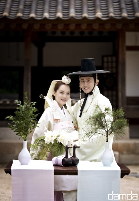 中韩情侣蔡琳高梓淇婚纱照曝光 甜蜜惹人羡（组图）