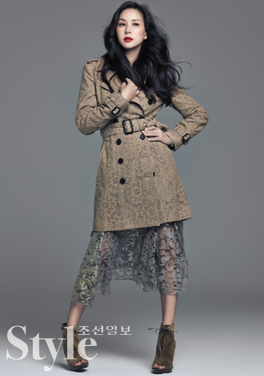 张东健妻子高小英演绎秋款风衣(组图)