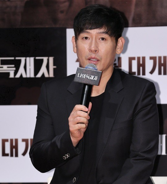 韩演员薛景求朴海日亮相《我的独裁者》发布会 新片引期待（组图）