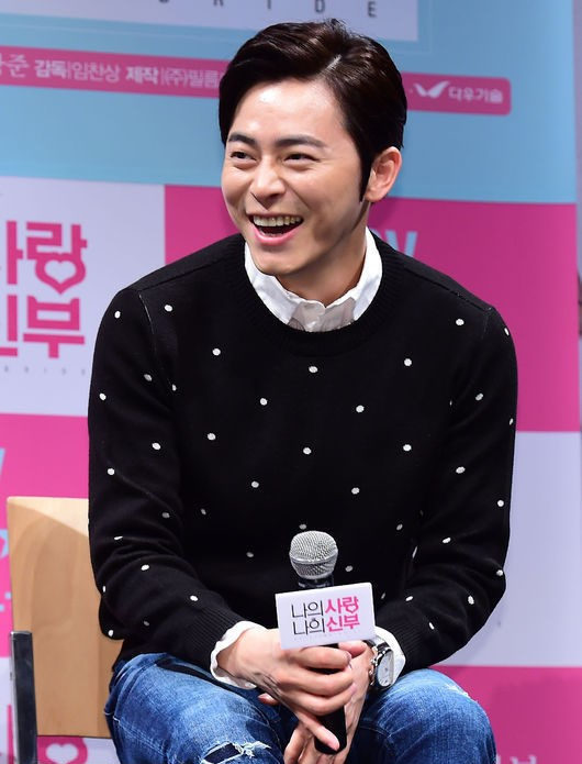 申敏儿俏丽短发出席《我的爱我的新娘》宣传活动（组图）