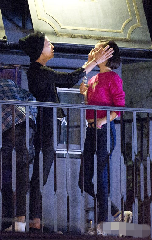 权志龙水原希子深夜约会热吻照片曝光 恋情坐实（组图）