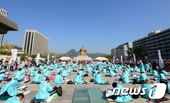 韩文诞生568周年 首尔各地举行韩文日纪念活动
