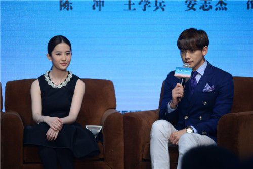 “对我而言可爱的她们”rain戏里戏外女友盘点 金泰熙郑秀晶宋慧乔刘亦菲（组图）
