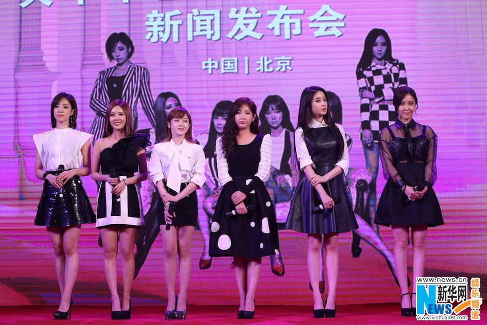  T-ara黑白短裙秀美腿 在京签约进军中国 （高清组图）