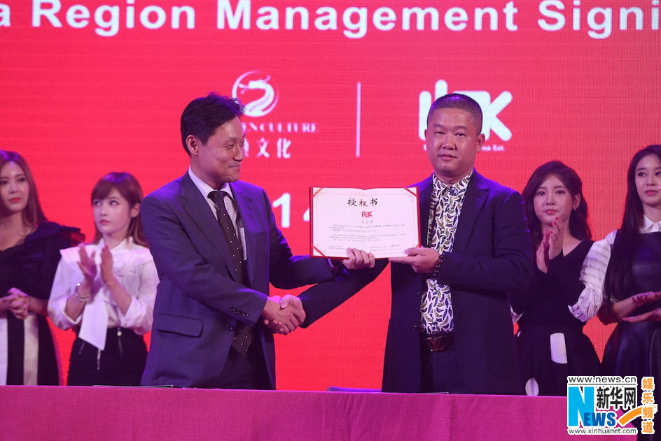  T-ara黑白短裙秀美腿 在京签约进军中国 （高清组图）