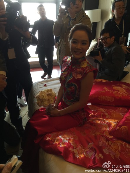 高梓淇蔡琳太原举办中式婚礼 蔡琳喜庆礼服美艳动人（组图）