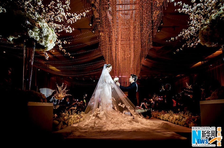 蔡琳高梓淇太原婚礼现场险落泪 金宇彬张赫送神秘祝福（组图）