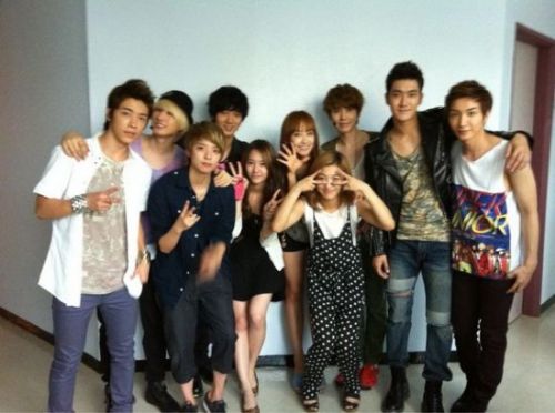 EXO鹿晗尼坤韩庚super junior 盘点和宋茜合影的美男子们（组图）