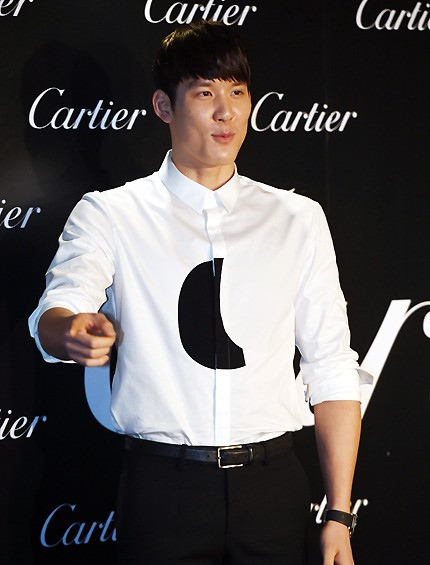 秀智河智苑李东旭出席时尚活动 尹恩惠惊现双下巴朴泰桓白衣黑裤帅气逼人（组图）
