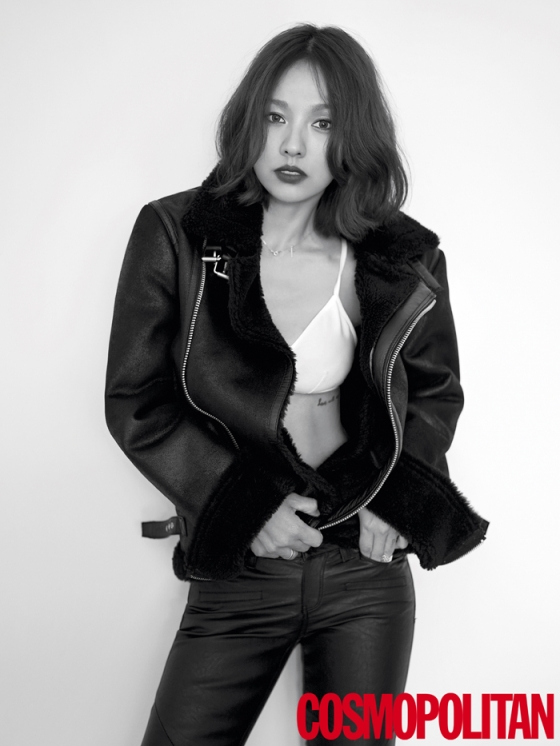 李孝利黑白写真大公开 美腿细腰性感迷人（组图）