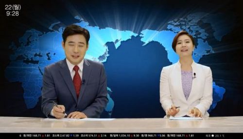 韩国新闻直播事故 美女主播连带男主播笑岔气