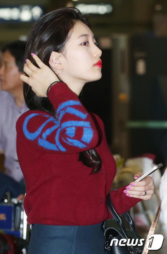 少女时代徐贤miss A秀智拼美腿 韩女团返韩机场人气美颜大PK（组图）