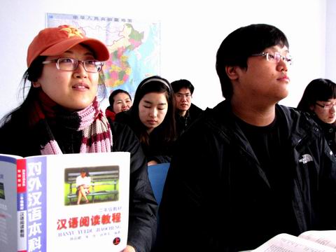 韩年轻人汉语热带动汉语教材销量剧增 打破英语称霸局面