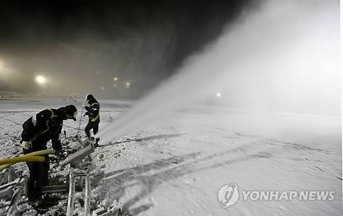 韩国江原道滑雪场开张在即 今起实施人工造雪（组图）