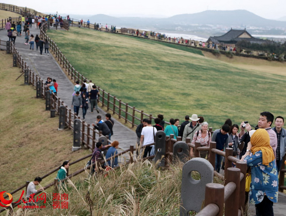 探访济州代表景点城山日出峰：中国游客众多