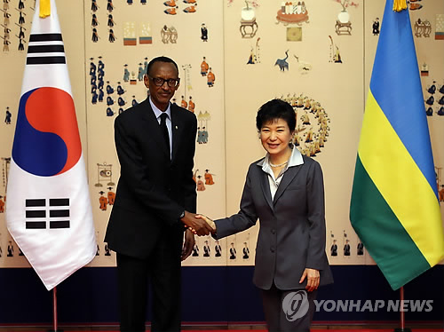 朴槿惠会见卢旺达总统卡加梅 商讨政治经济领域合作（图）
