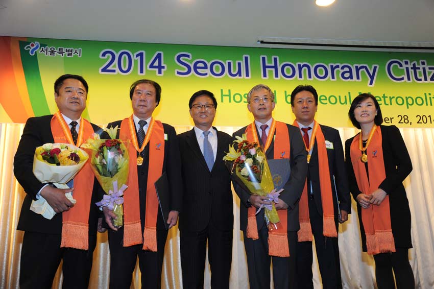 韩国中国商会会长、常务副会长双获首尔市“荣誉市民”光荣称号
