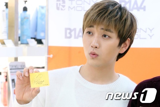 B1A4粉丝会人气爆棚 BARO攻灿搞怪卖萌引尖叫（组图）