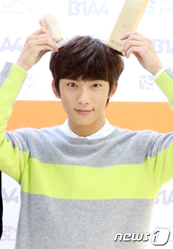 B1A4粉丝会人气爆棚 BARO攻灿搞怪卖萌引尖叫（组图）