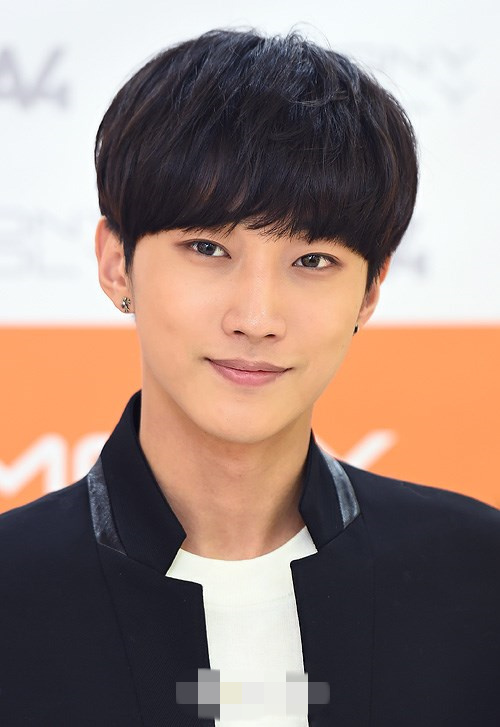 B1A4粉丝会人气爆棚 BARO攻灿搞怪卖萌引尖叫（组图）