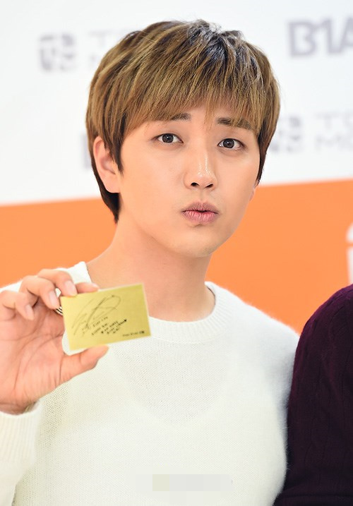 B1A4粉丝会人气爆棚 BARO攻灿搞怪卖萌引尖叫（组图）