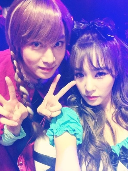 SM举办万圣节狂欢派对 少女时代EXO变装剪刀