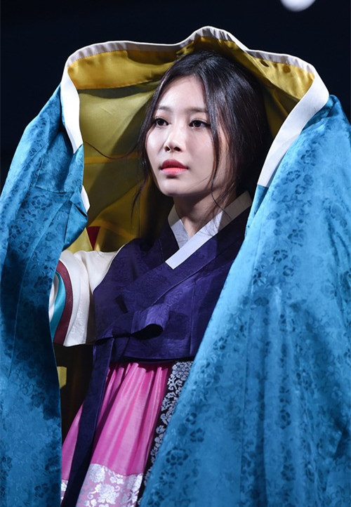 Girls Day惠利YURA变身模特展示3D打印韩服 端庄典雅（组图）
