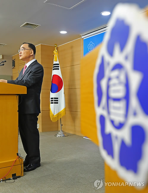 韩总理就公务员养老金制度改革发表谈话（图）