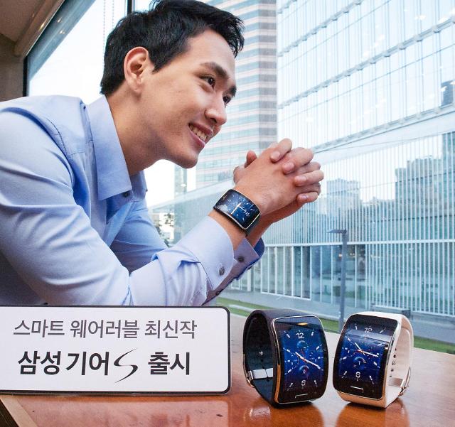 三星智能手表Gear S面世 功能多样（组图）