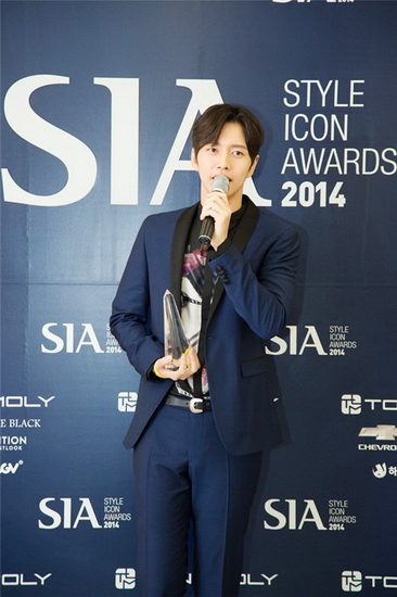朴海镇荣登两冠王 style大奖成焦点人物展熟男气质（组图）