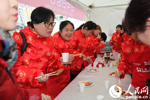两千余名中国游客参与首尔泡菜文化节（组图）