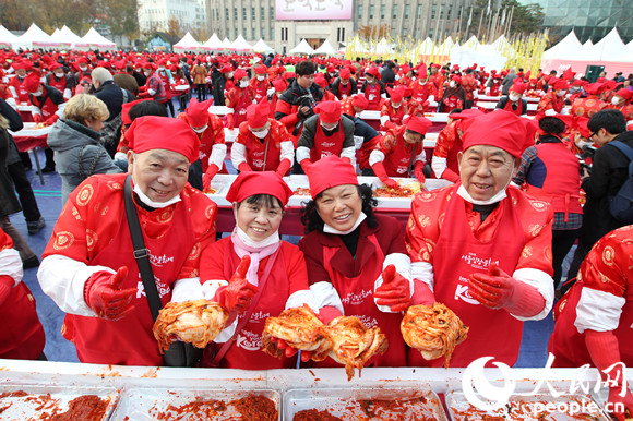 两千余名中国游客参与首尔泡菜文化节（组图）