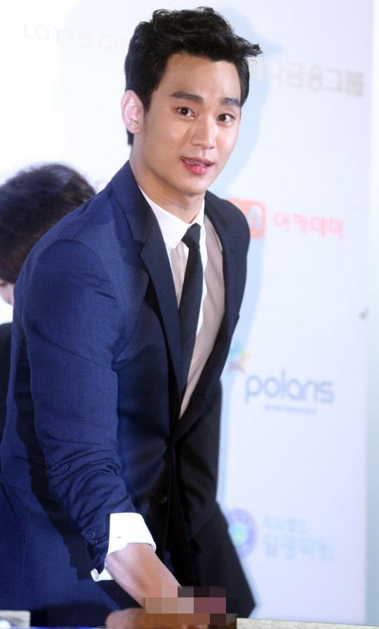 金秀贤柳承龙出席大钟奖手印仪式 “都教授”频露微笑欢乐多（组图）