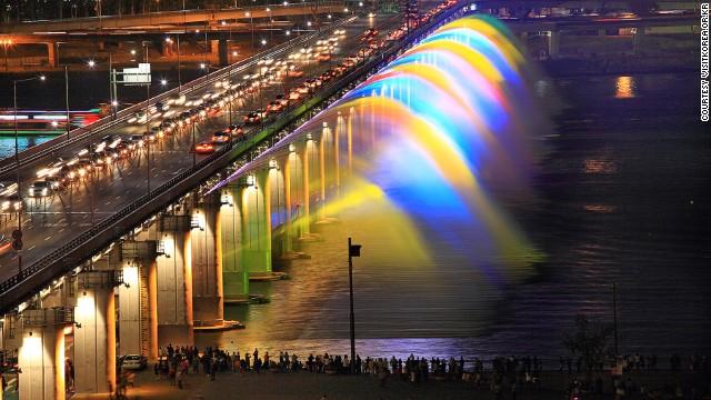 盘浦月光彩虹喷泉，韩国，首尔