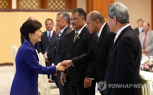 朴槿惠接见太平洋岛国外长 商讨合作方案