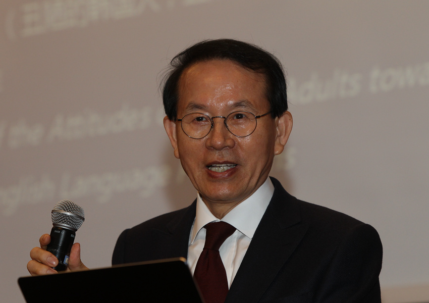 韩国善意回帖运动发起人闵丙哲教授在北语发表演讲     