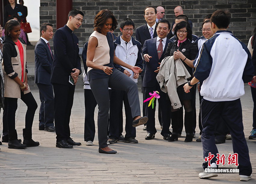 朴槿惠弹吉他普京秀球技 揭政坛大佬们的另一面（组图）