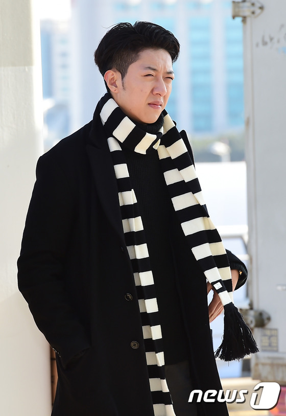 崔智友宋承宪丁一宇权相佑CNBLUE 韩国明星大咖齐聚机场比气场（组图）