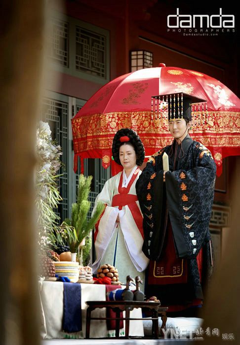 高梓淇蔡琳贴脸秀恩爱 帅男靓女幸福登对（组图）