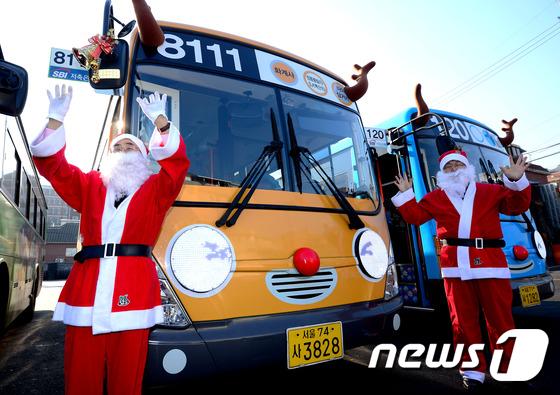 韩国“鲁道夫公交车”投入运营 公交司机“变身”可爱圣诞老人（组图）
