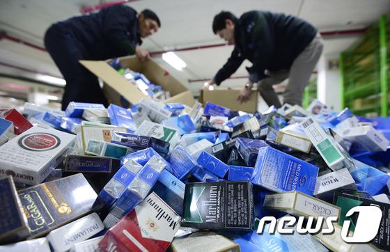 韩国海关公开被查获的走私香烟（组图）