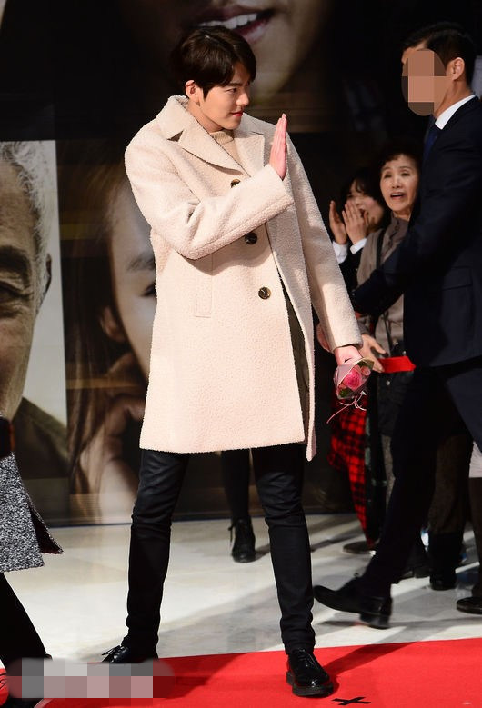 金宇彬人气爆棚现场被女粉丝熊抱抓手不放《技术者们》举办展示会（组图）