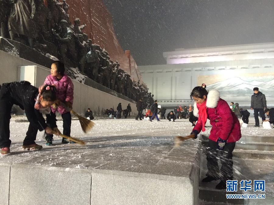 平壤迎来今冬初雪(高清组图)