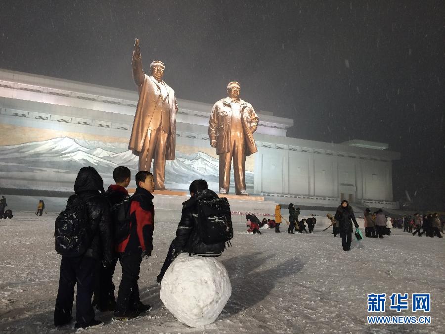 平壤迎来今冬初雪(高清组图)