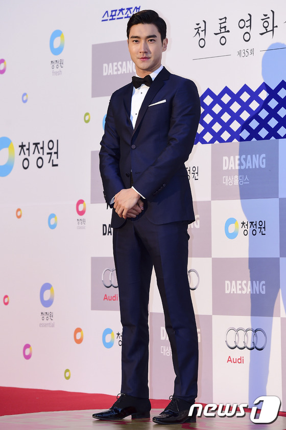 韩国第35届青龙奖汇总 朴有天金宇彬帅气女明星撞衫大尺度服装话题不断（组图）