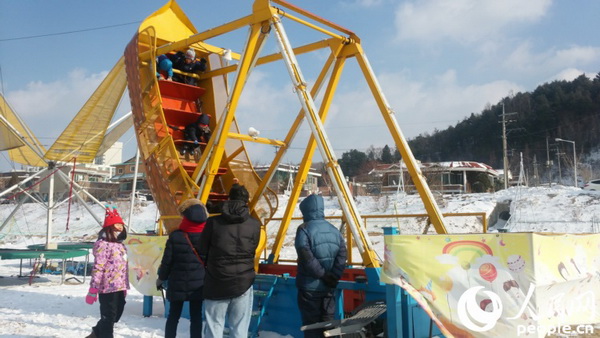 韩国平昌鳟鱼节开幕 雪地冰钓乐趣无穷