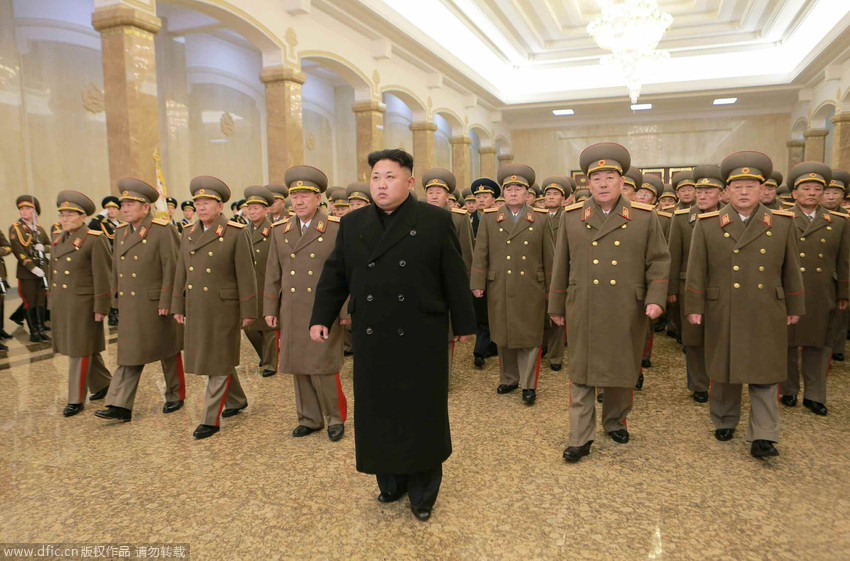 金正恩参谒锦绣山太阳宫 向金正日遗体鞠躬